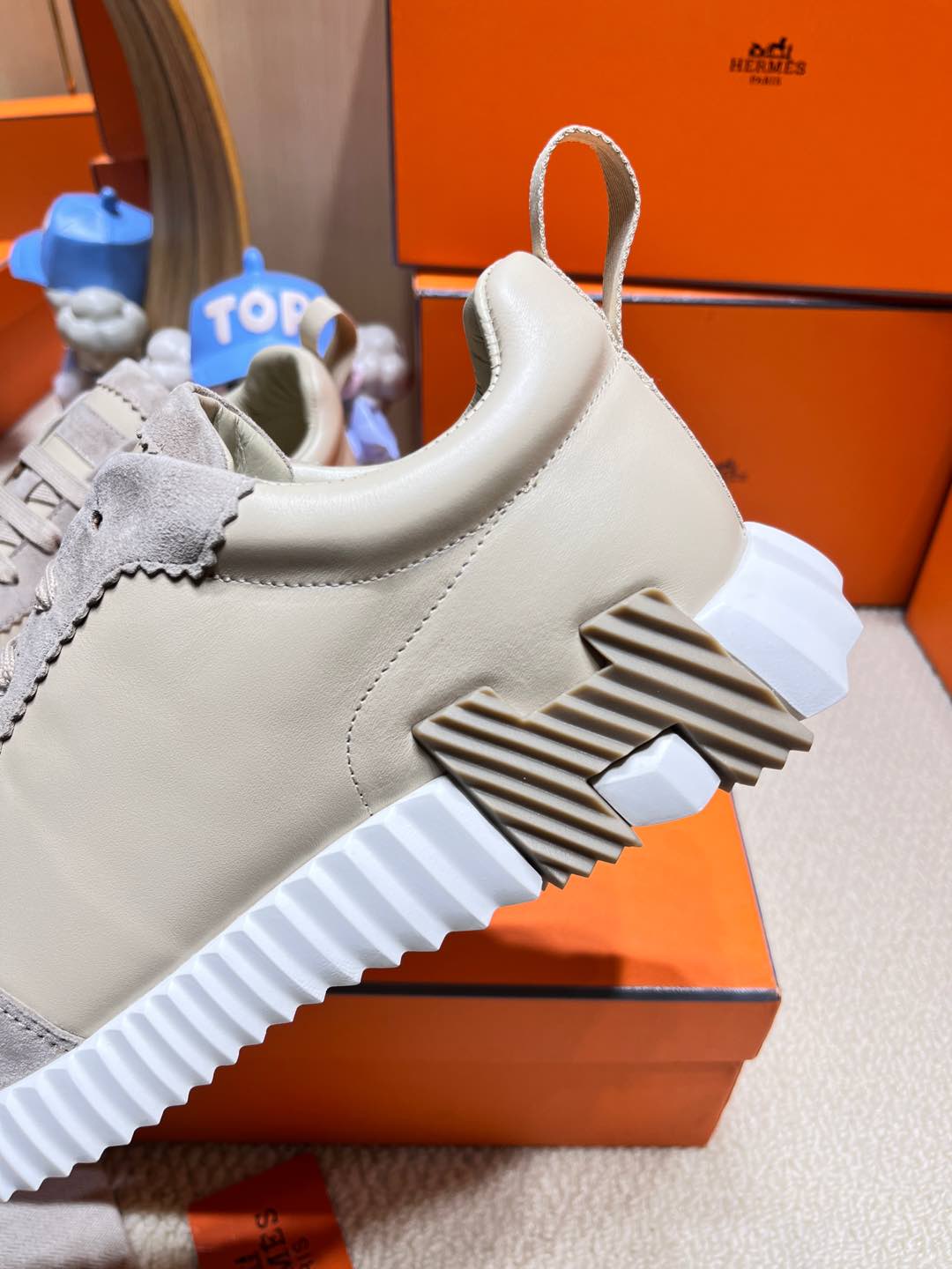 BOUNCING SNEAKER IN PALE GRAY SUEDE AND CALFSKIN - 34