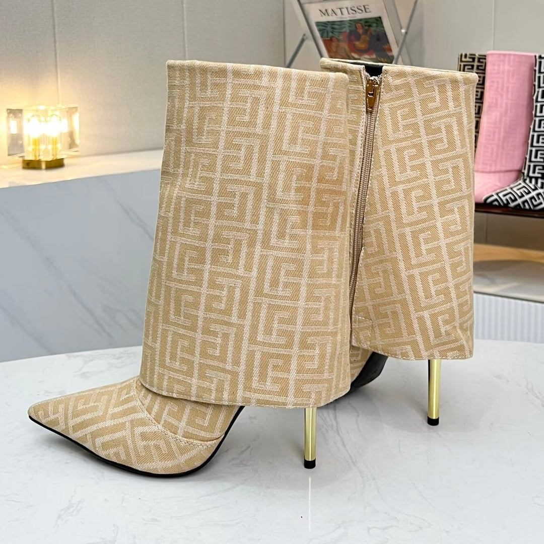 ЧОБОТИ BALMAIN 26S MONOGRAM НА ПІДБОРАХ 105 ММ З ЖАККАРДОВОГО ПОЛОТНА ВІДТІНКУ NUDE BEIGE