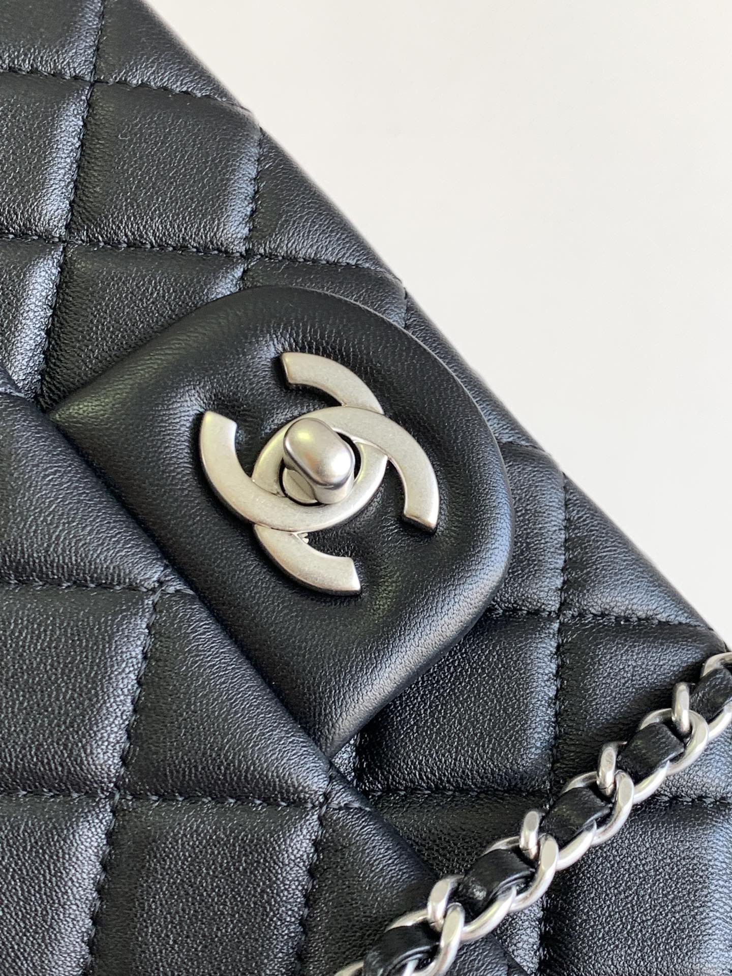CC SMALL 20 FLAP BAG IN BLACK CALFSKIN