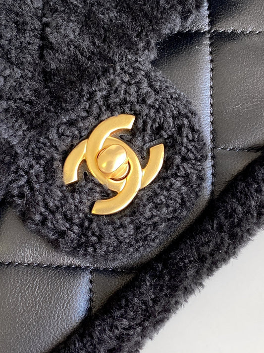 CHANEL 25S СУМКА FLAP BAG 18 СМ З ЧОРНОЇ ВОВНИ ТА ОВЕЧОЇ ШКІРИ
