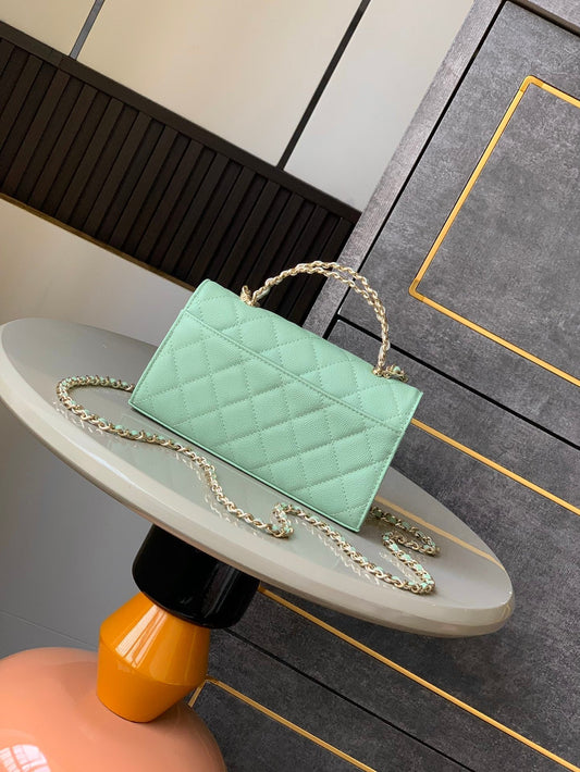 СУМКА CHANEL 25S KELLY 18 ЗІ СВІТЛО-ЗЕЛЕНОЇ КОРПУСНОЇ ШКІРИ З ФУРНІТУРОЮ ЗІ ЗОЛОТА