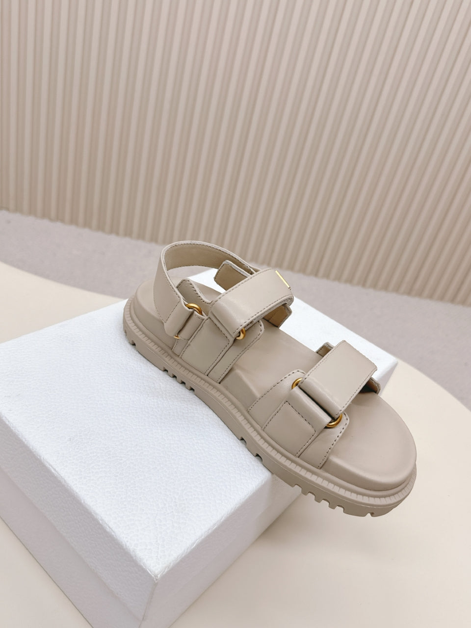 DIOR BACK-STRAP SANDALS 25S IN LIGHT BEIGE CALFSKIN WITH GOLD HARDWARE - 35
