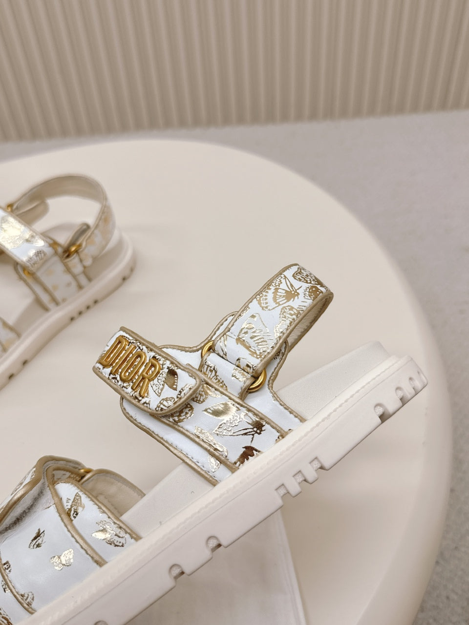 DIOR BACK-STRAP SANDALS 25S IN CREAM WHITE AND GOLD CALFSKIN WITH BUTTERFLY MOTIF - 35