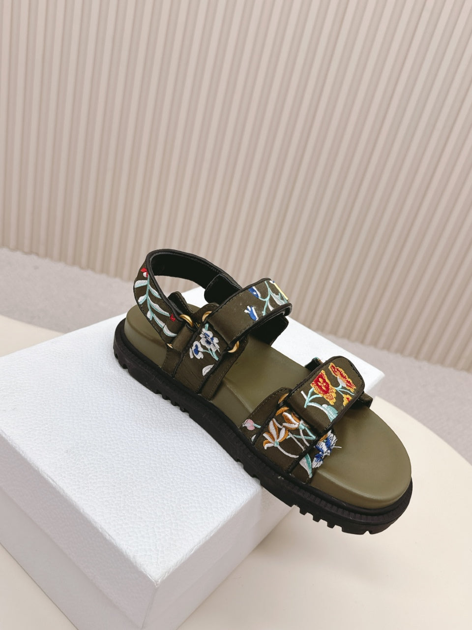 DIOR BACK-STRAP SANDALS 25S IN MOSS GREEN CALFSKIN EMBROIDERED WITH PETITES FLEURS - 35