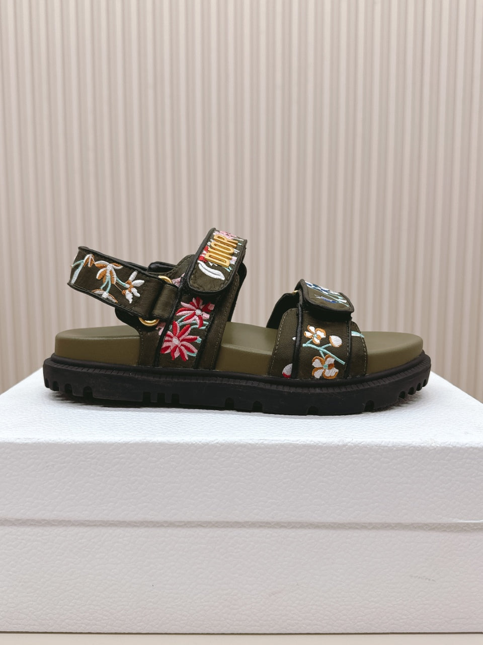 DIOR BACK-STRAP SANDALS 25S IN MOSS GREEN CALFSKIN EMBROIDERED WITH PETITES FLEURS - 35