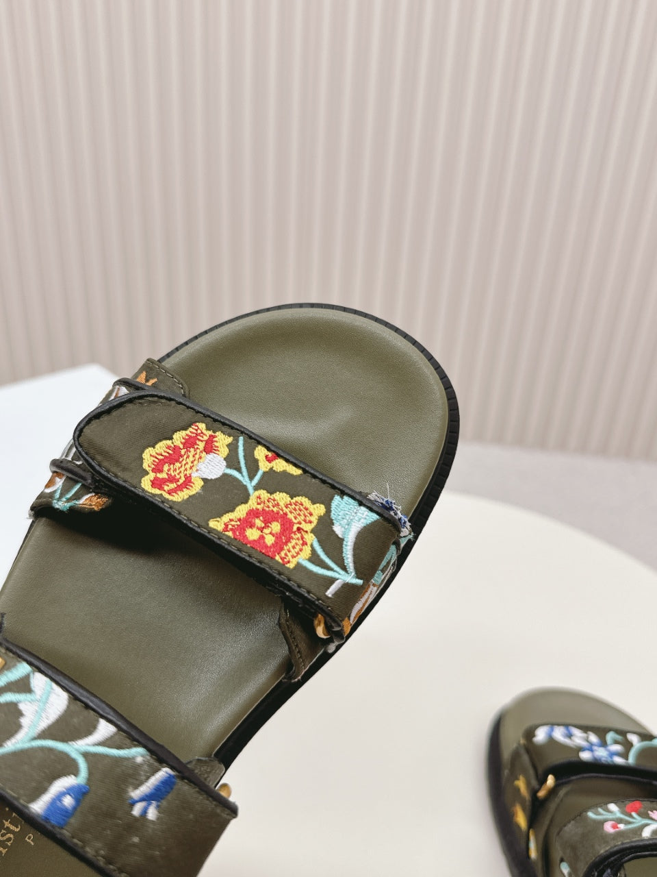 DIOR BACK-STRAP SANDALS 25S IN MOSS GREEN CALFSKIN EMBROIDERED WITH PETITES FLEURS - 35