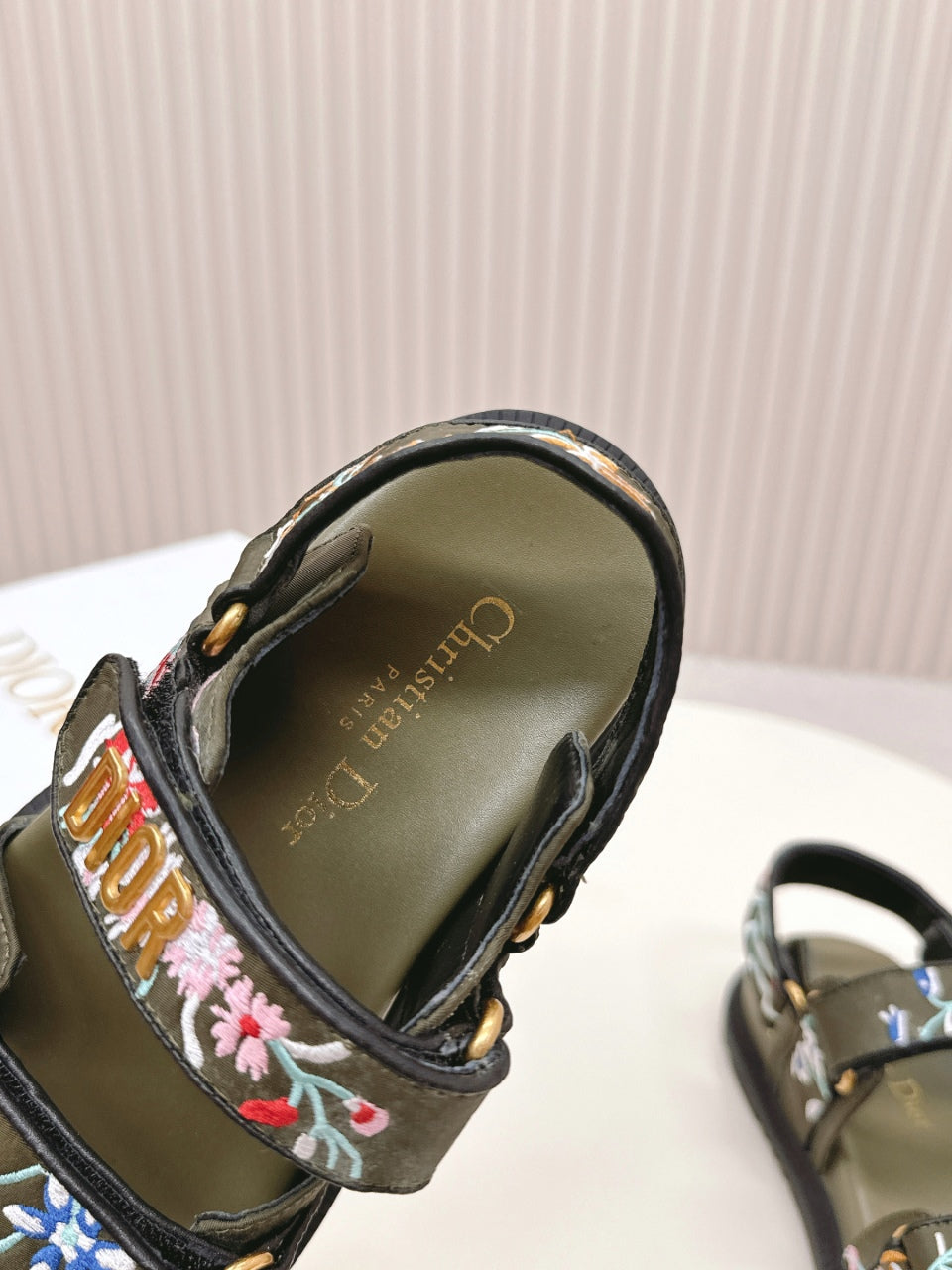 DIOR BACK-STRAP SANDALS 25S IN MOSS GREEN CALFSKIN EMBROIDERED WITH PETITES FLEURS - 35