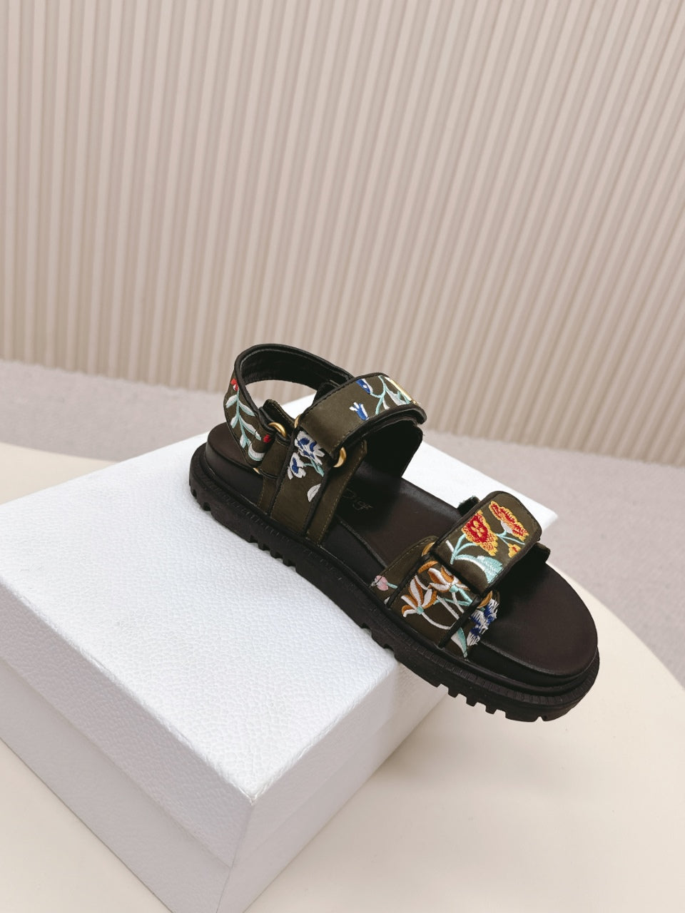DIOR BACK-STRAP SANDALS 25S IN MOSS GREEN AND BLACK CALFSKIN EMBROIDERED WITH PETITES FLEURS - 35