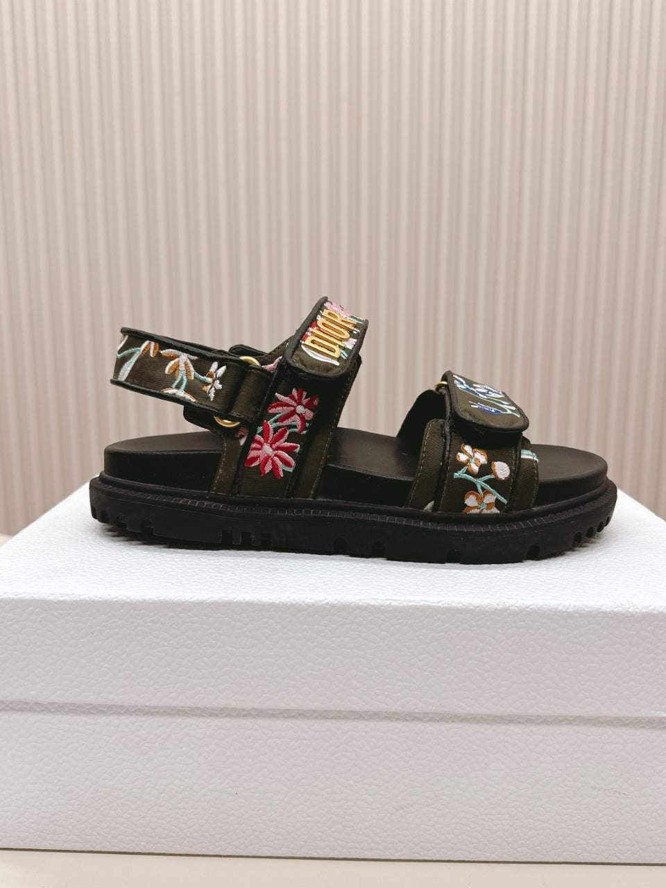 DIOR BACK-STRAP SANDALS 25S IN MOSS GREEN AND BLACK CALFSKIN EMBROIDERED WITH PETITES FLEURS - 35