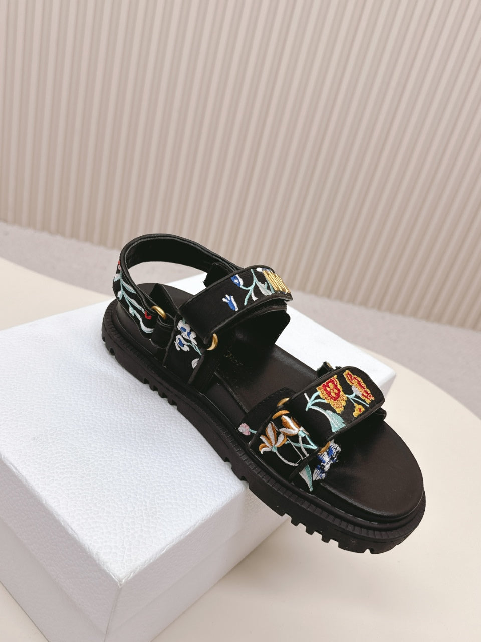 DIOR BACK-STRAP SANDALS 25S IN BLACK CALFSKIN EMBROIDERED WITH PETITES FLEURS - 35