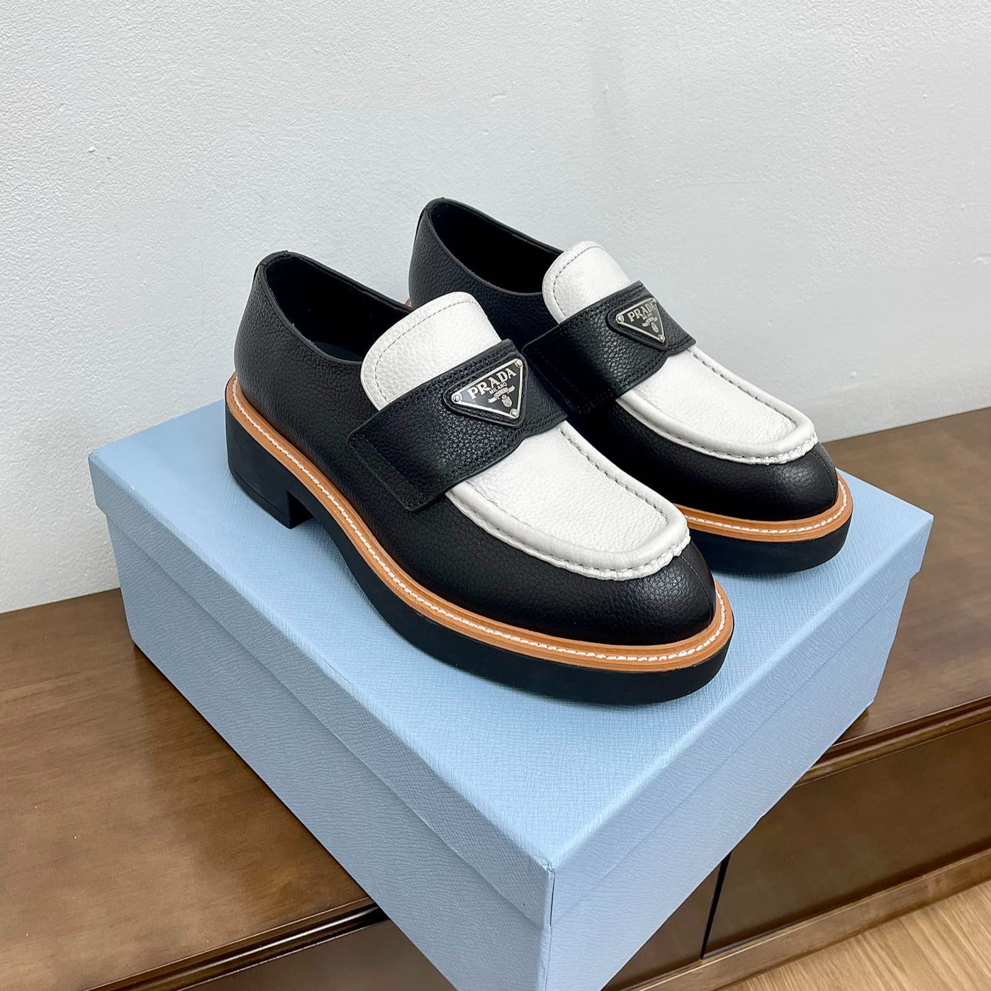PRA CHOCOLATE LOAFERS BLACK AND WHITE CALFSKIN - 34