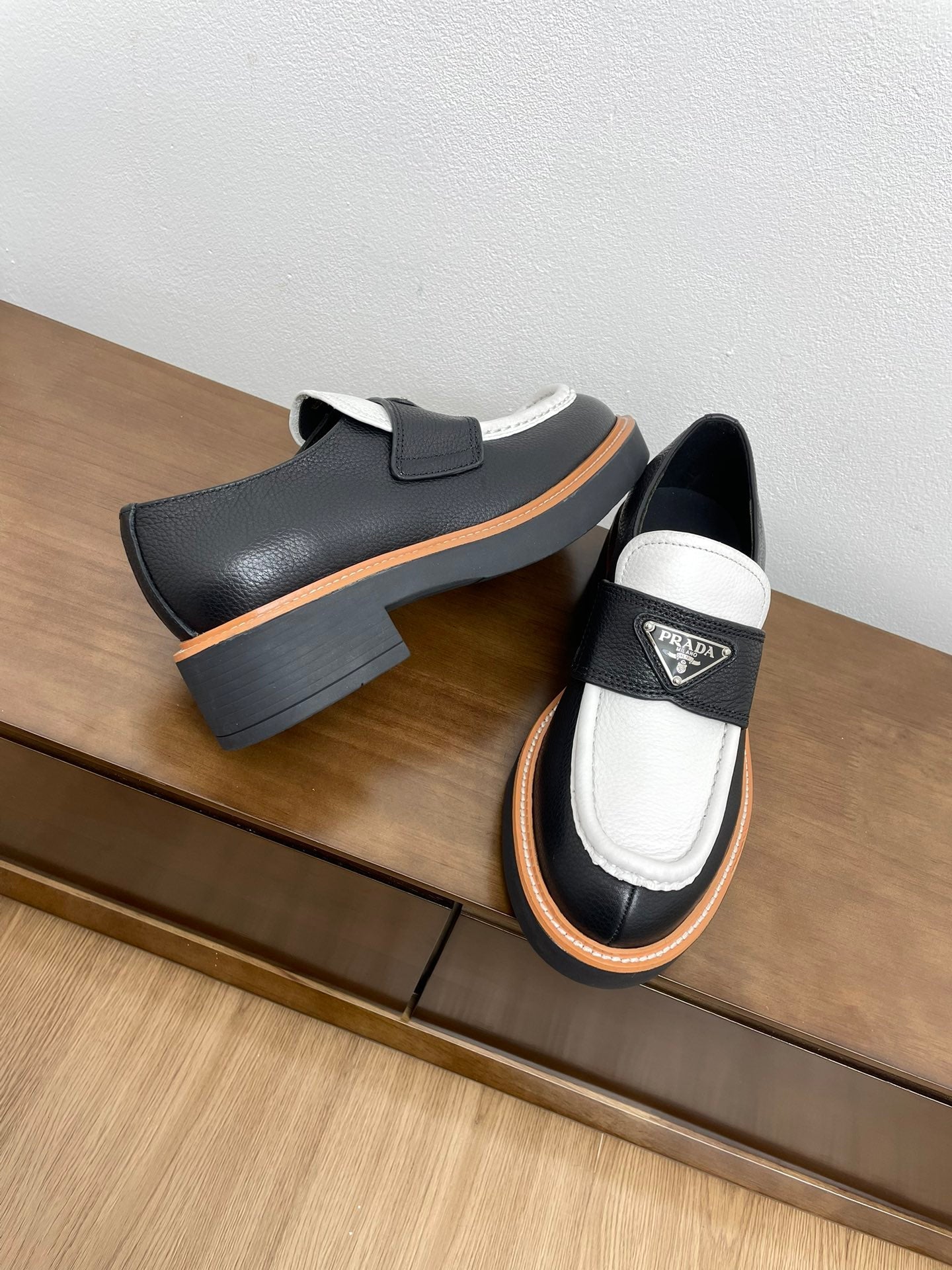 PRA CHOCOLATE LOAFERS BLACK AND WHITE CALFSKIN - 34