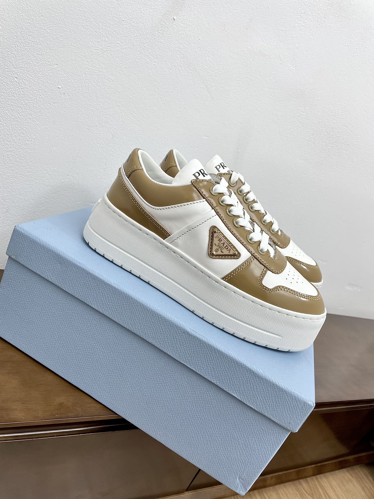 PRA DOWNTOWN BOLD SNEAKERS WHITE AND PEANUT CALFSKIN - 35