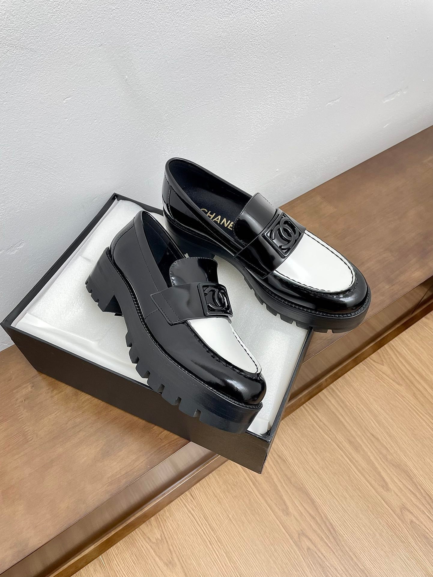 LOAFER BLACK MIX WHITE CALFSKIN - 35