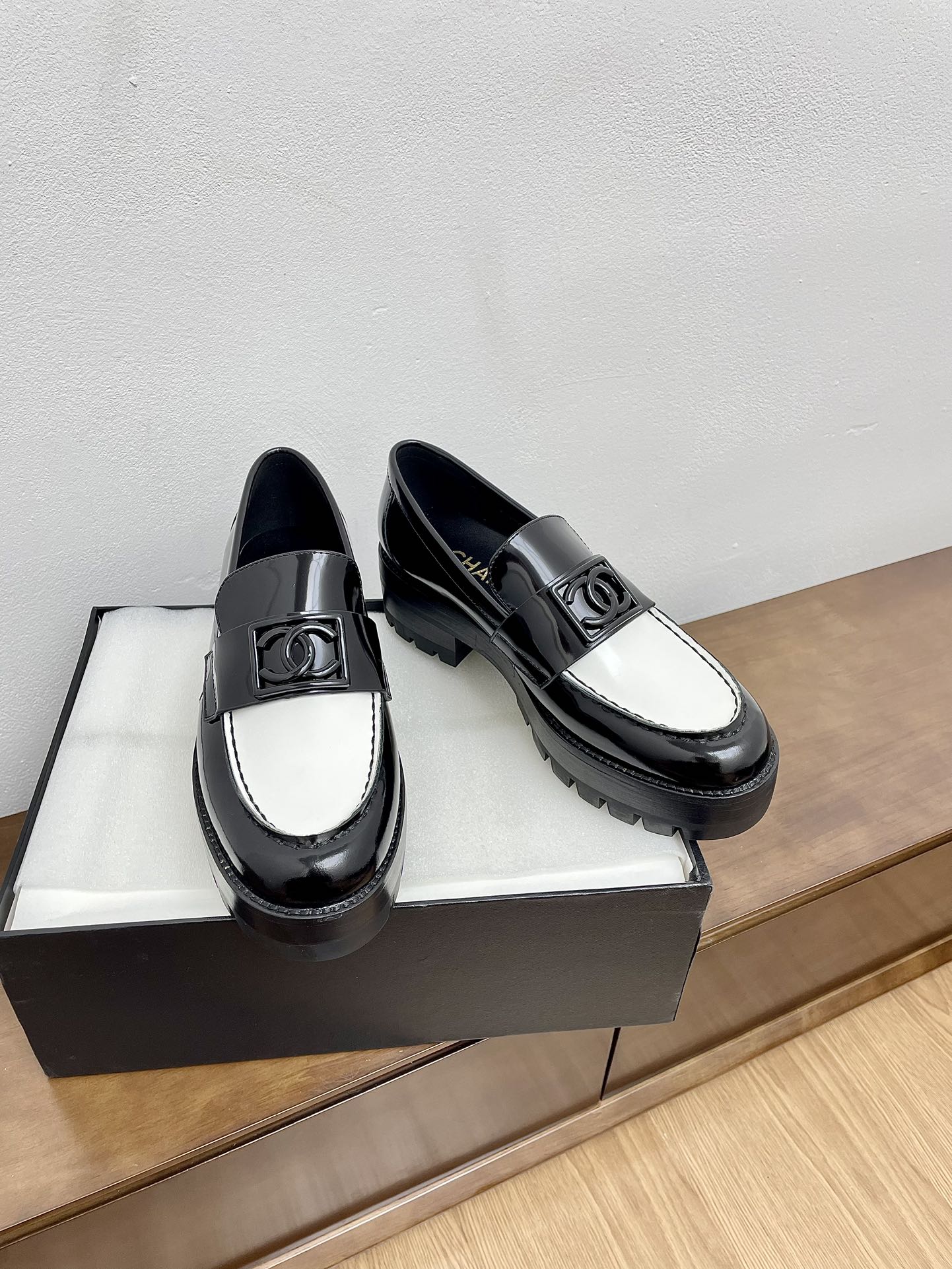 LOAFER BLACK MIX WHITE CALFSKIN - 35