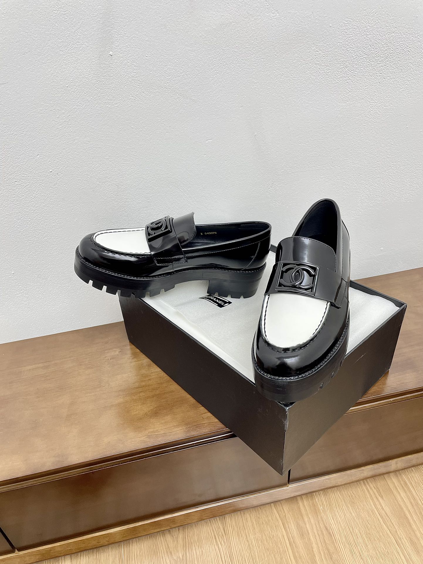 LOAFER BLACK MIX WHITE CALFSKIN - 35