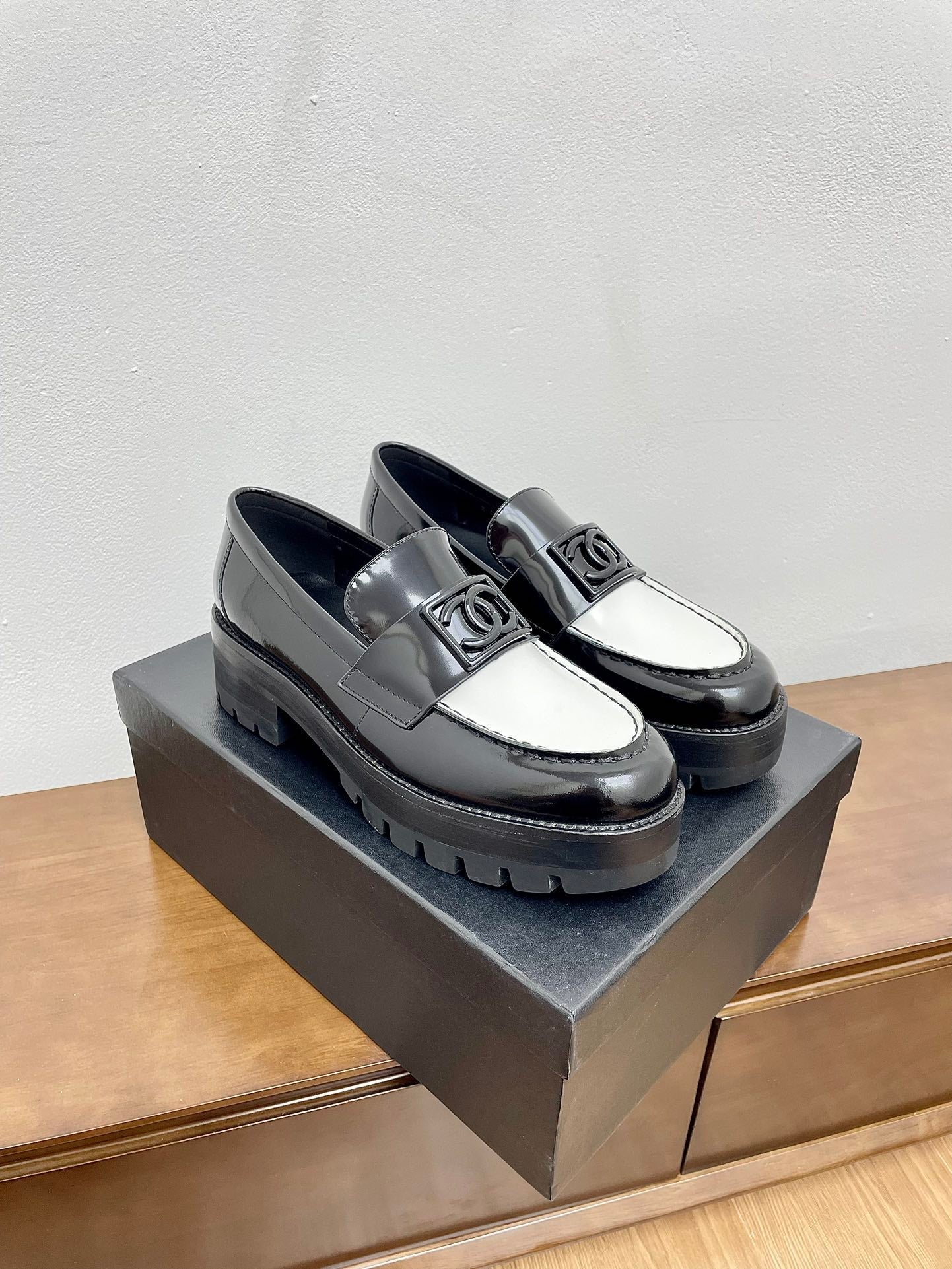 LOAFER BLACK MIX WHITE CALFSKIN - 35