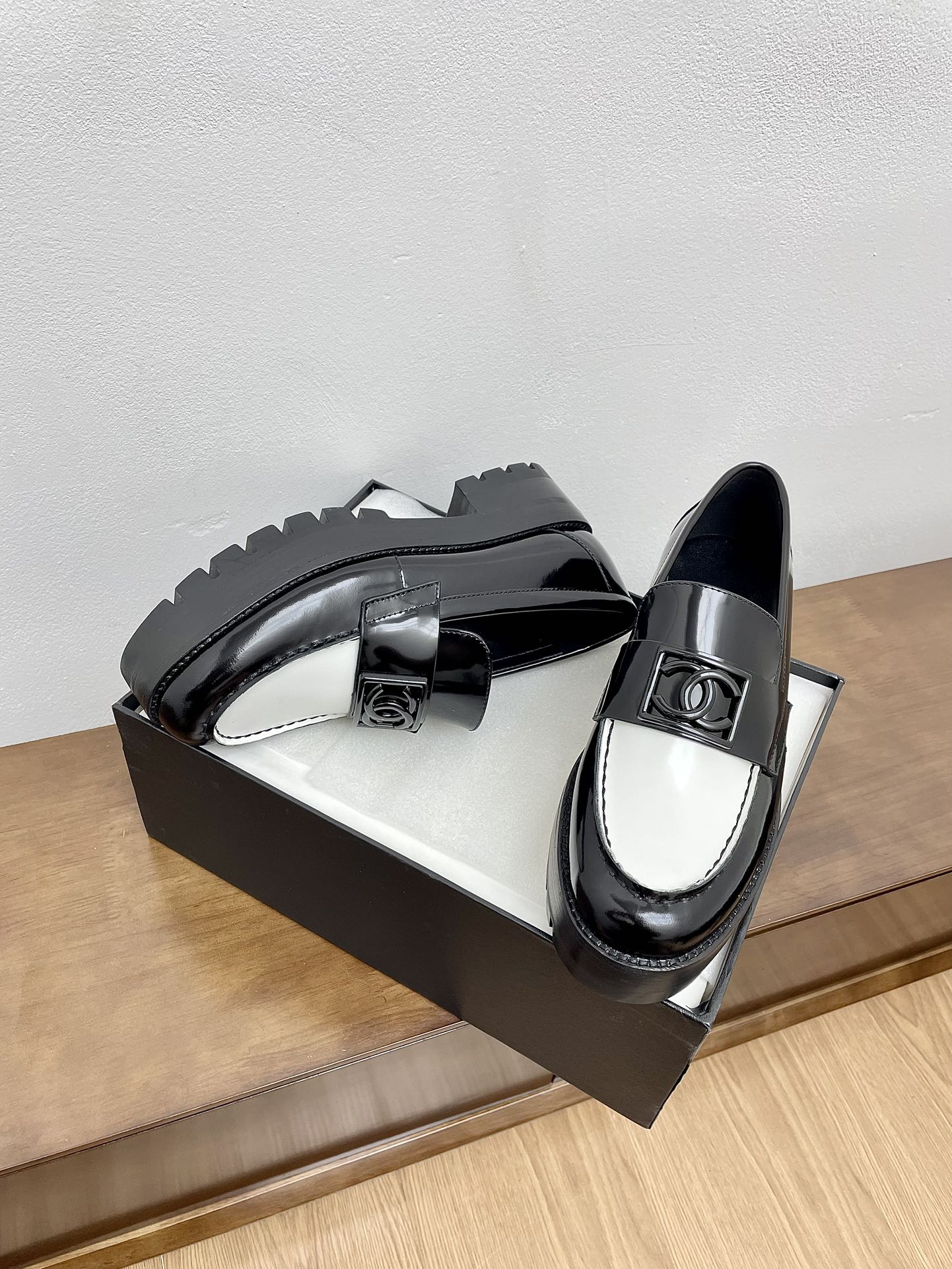 LOAFER BLACK MIX WHITE CALFSKIN - 35