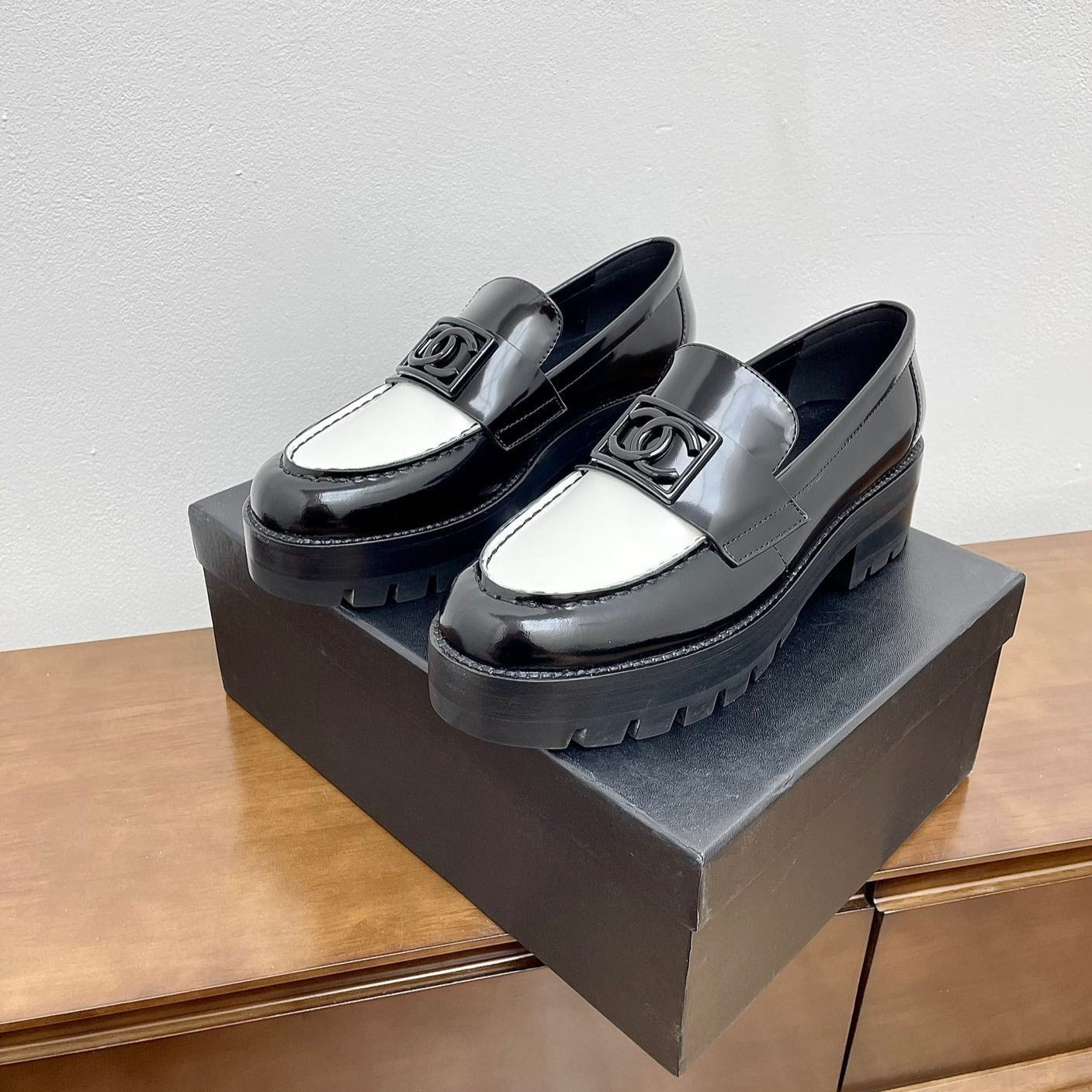 LOAFER BLACK MIX WHITE CALFSKIN - 35