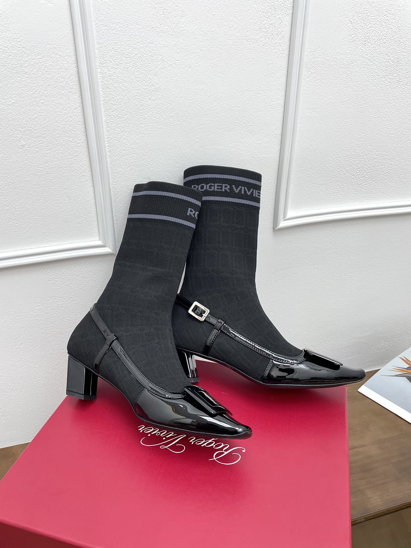 BELLE VIVIER SOCK LACQUERED BUCKLE ANKLE BOOTS IN BLACK PATENT CALFSKIN SOCK UPPER FABRIC - 35