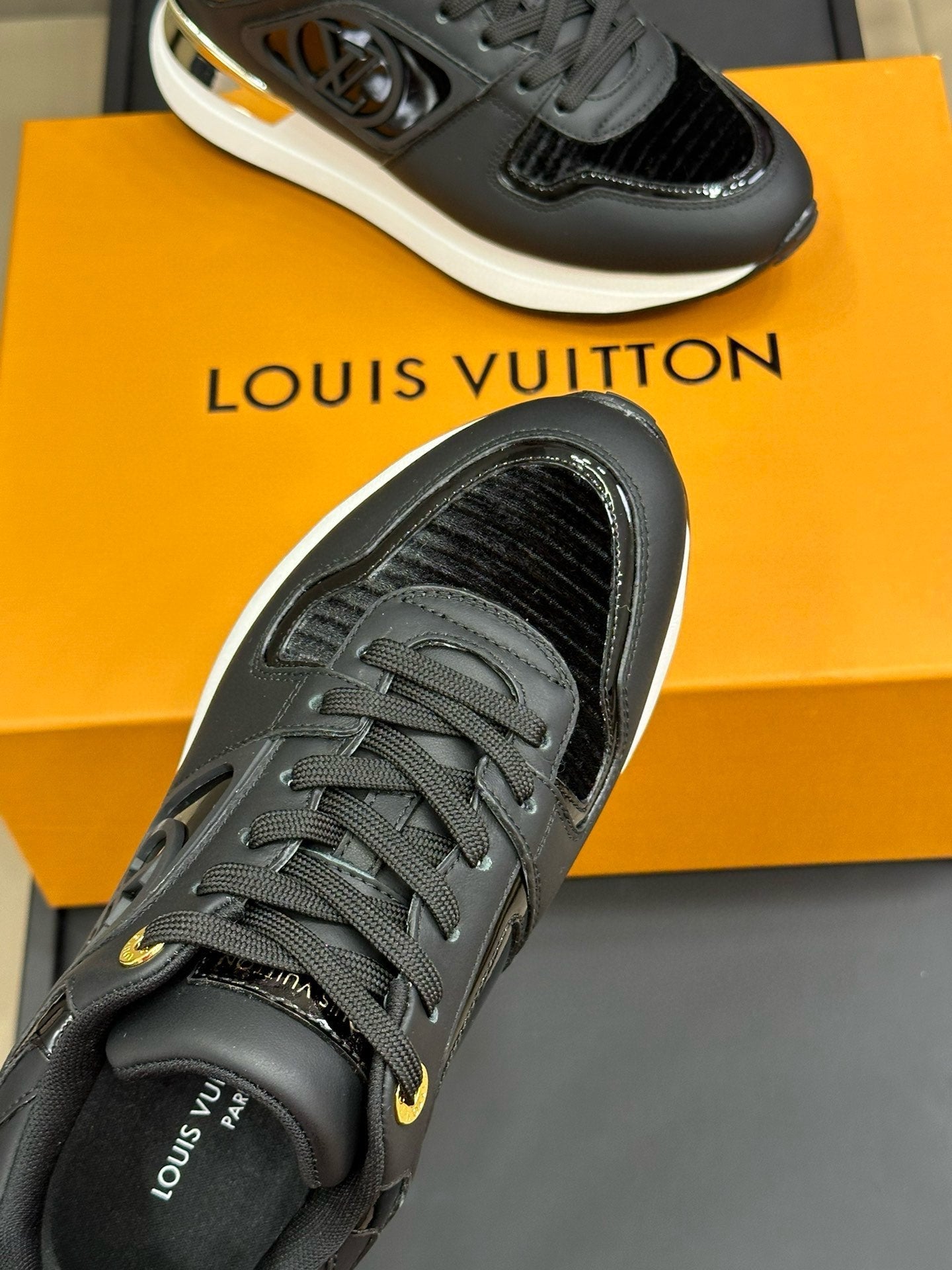 LV NEO RUN AWAY SNEAKER IN BLACK CALFSKIN - 34