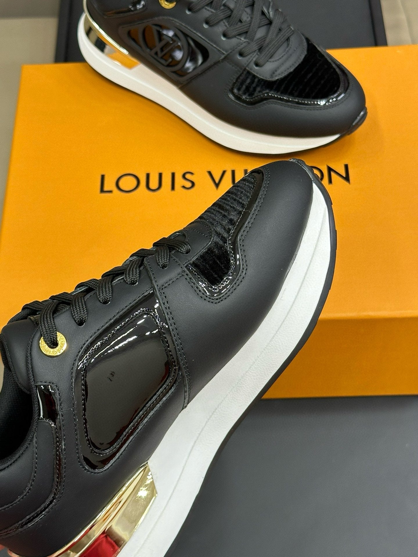 LV NEO RUN AWAY SNEAKER IN BLACK CALFSKIN - 34