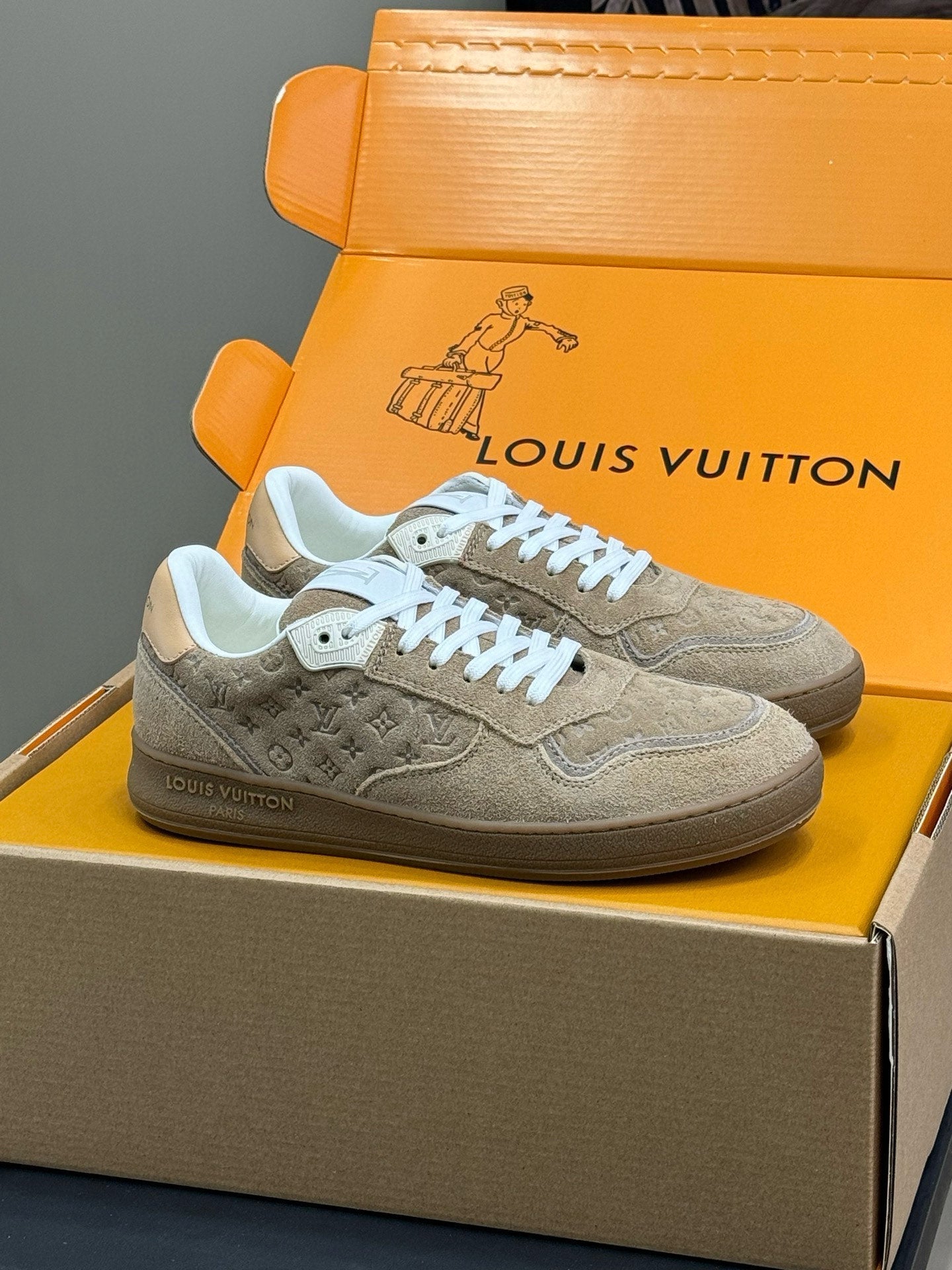 STADIUM SNEAKER IN KHAKI BROWN EMBOSSED MONOGRAM SUEDE - 35