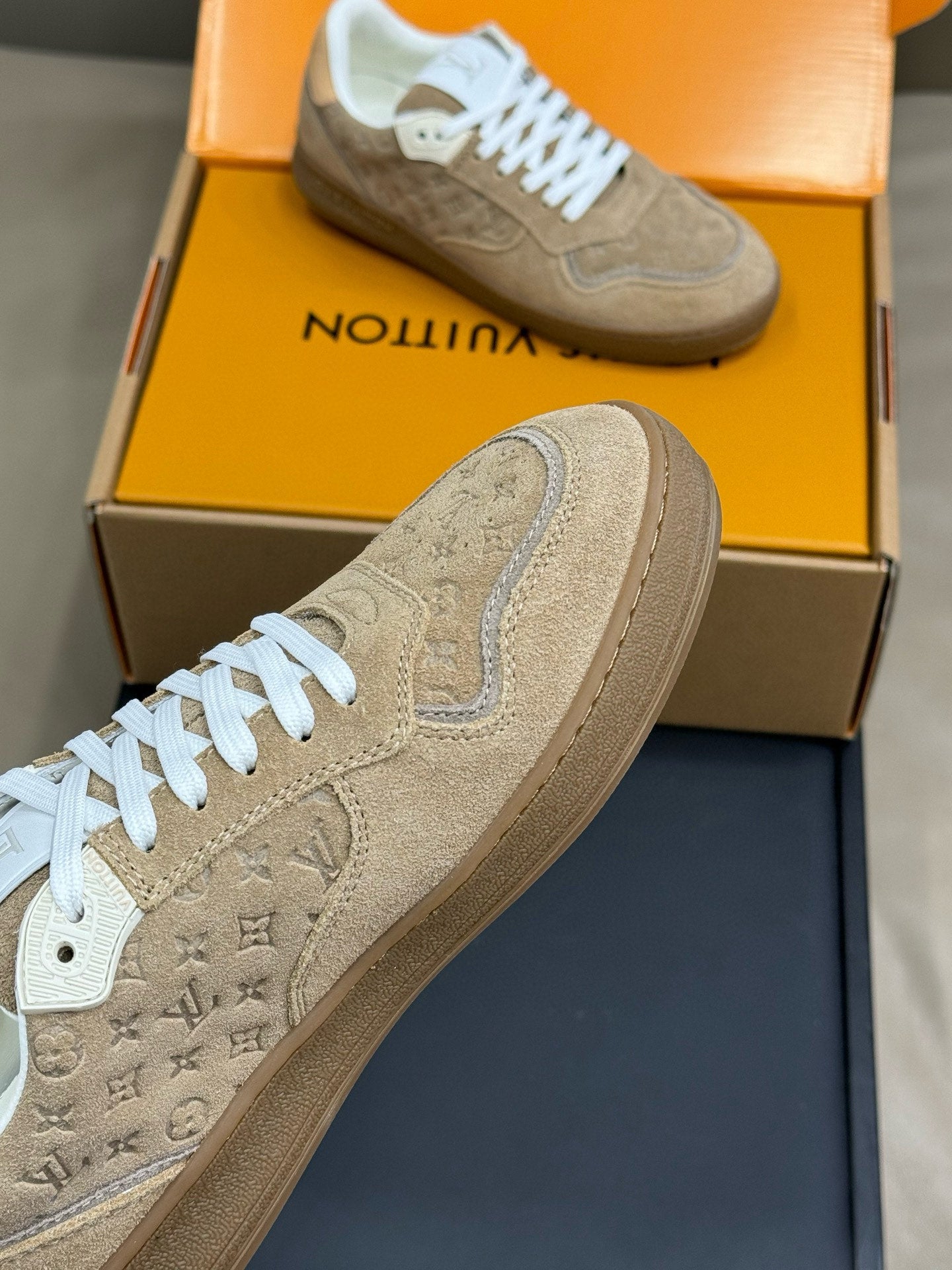 STADIUM SNEAKER IN KHAKI BROWN EMBOSSED MONOGRAM SUEDE - 35