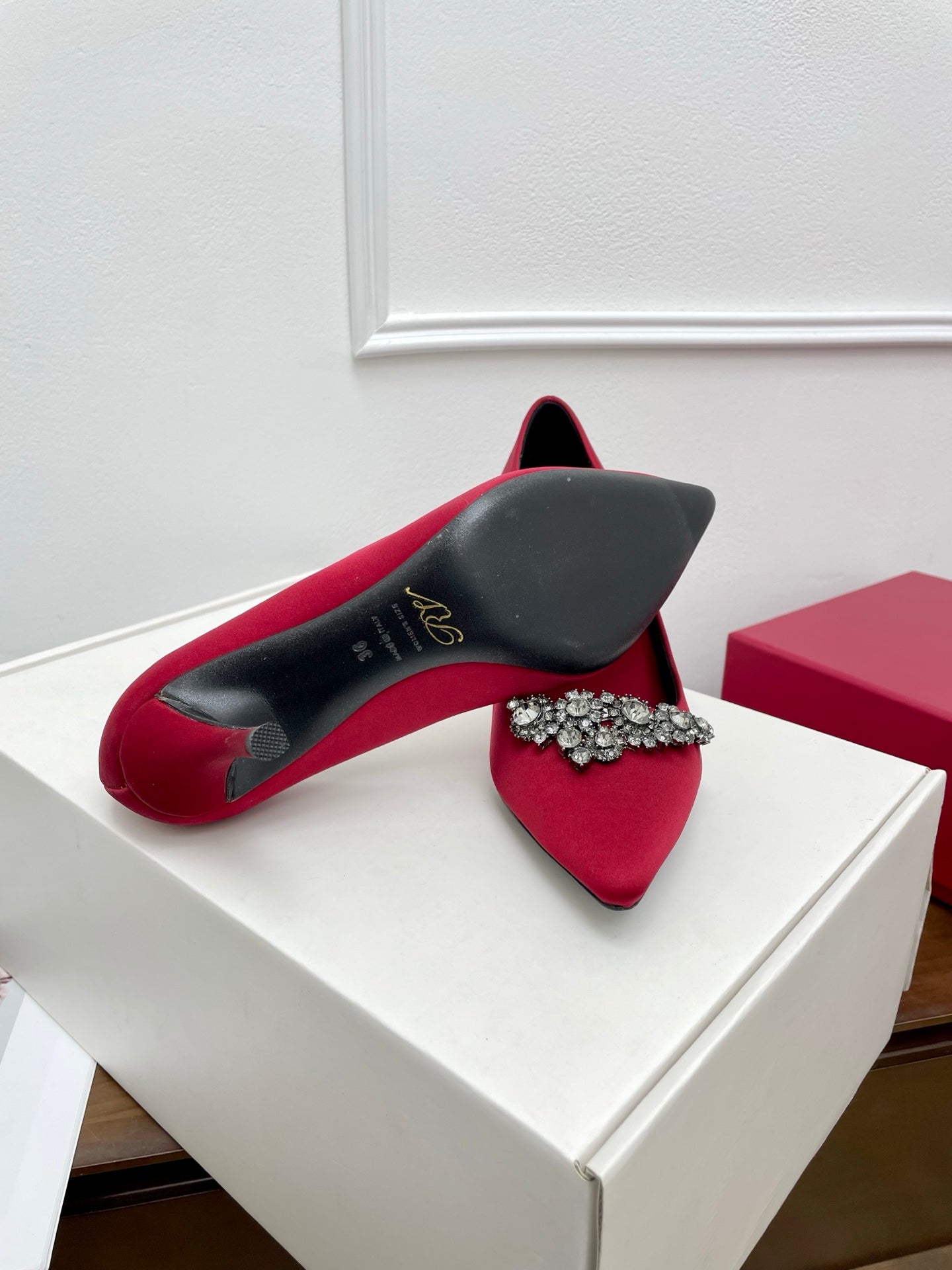 EFFLORESCENCE PUMPS IN RED GLITTER FABRIC - 34