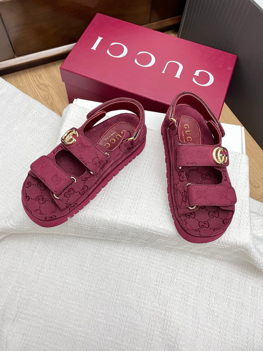 GG CLASSIC SANDALS 25S IN RED FABRIC WITH GOLD HARDWARE - 35