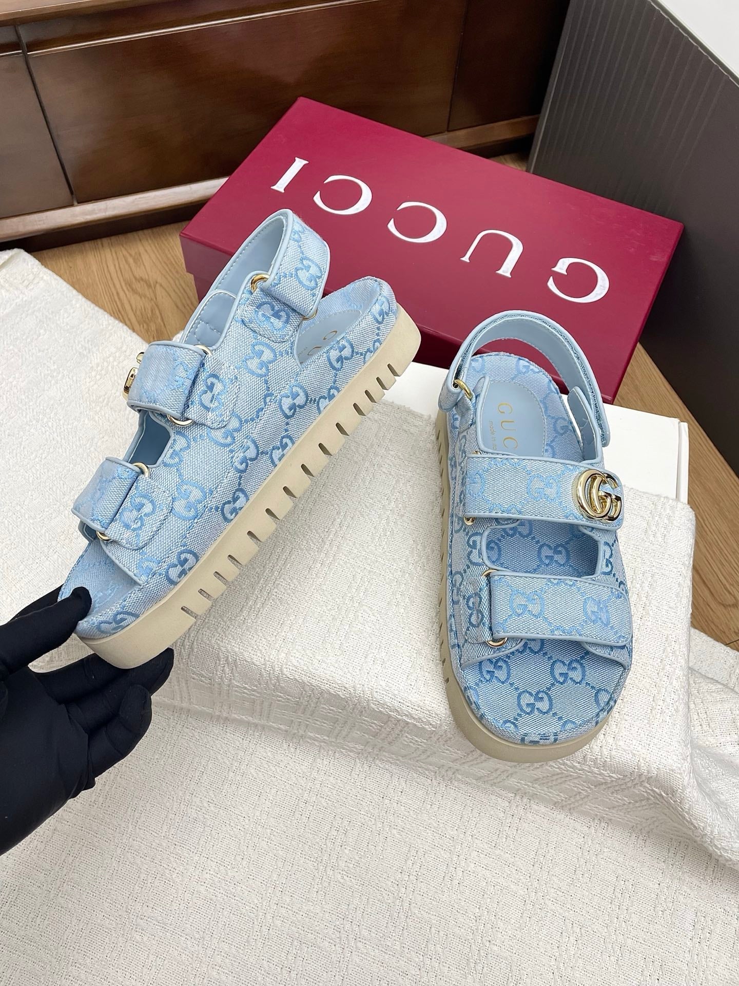 GG CLASSIC SANDALS 25S IN SKY BLUE FABRIC WITH GOLD HARDWARE - 35