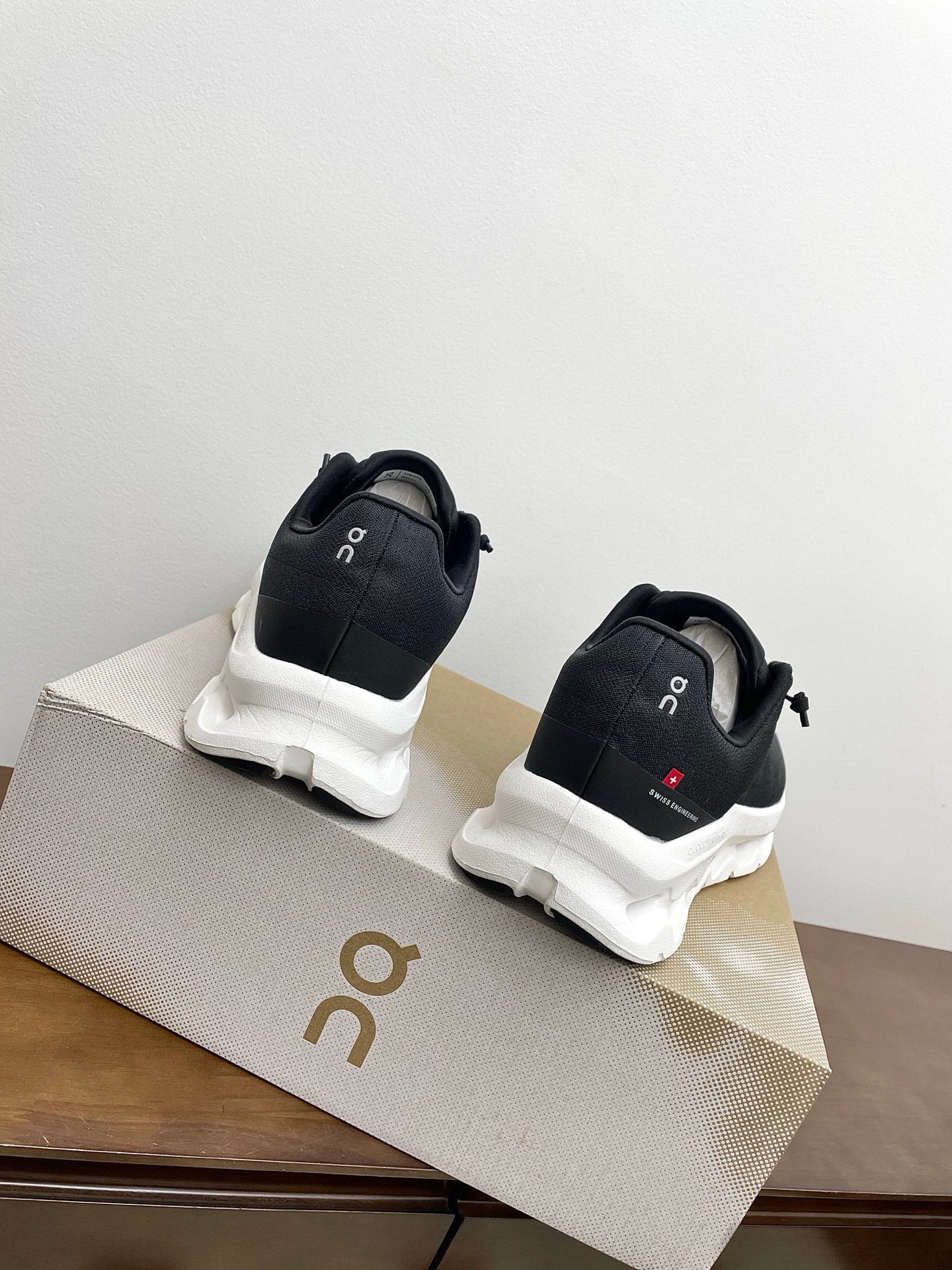 КРОСІВКИ LOEWE 26S CLOUDTILT З ПЕРЕРОБЛЕНОГО ПОЛІЕСТЕРУ ЧОРНО-БІЛОГО КОЛЬОРУ
