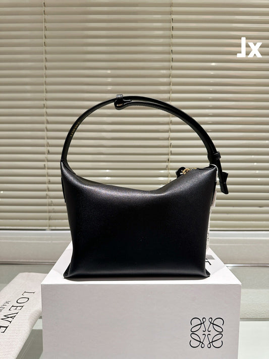 СУМКА LOEWE LUNA HOBO 27 З ЧОРНОЇ ТЕЛЯЧОЇ ШКІРИ