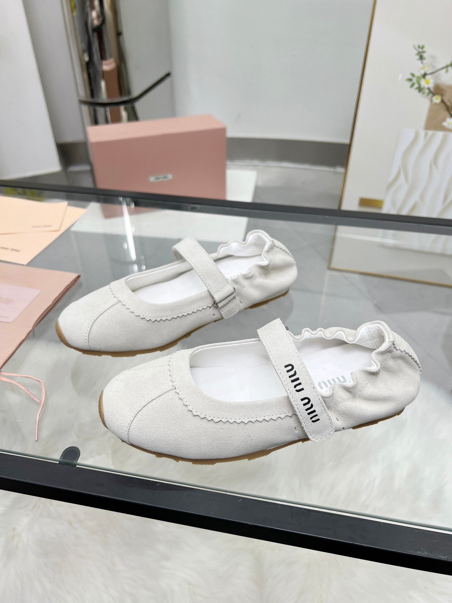 RUCHES NAPPA BALLERINAS IN OFF WHITE SUEDE - 35