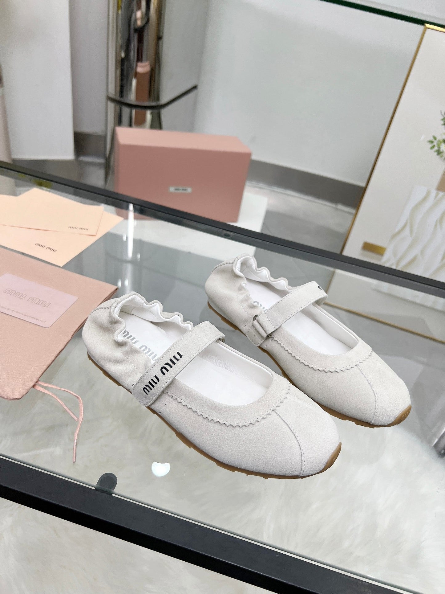 RUCHES NAPPA BALLERINAS IN OFF WHITE SUEDE - 35