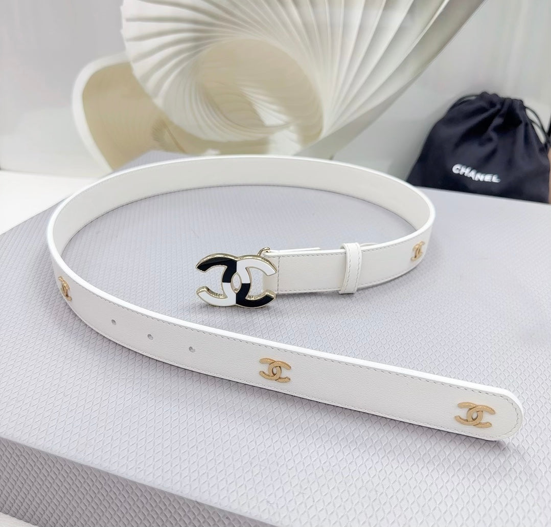 CC BELT 30 MM WHITE CALFSKIN GOLD HARDWARE WITH WHITE MIX BLACK LOGO - 30