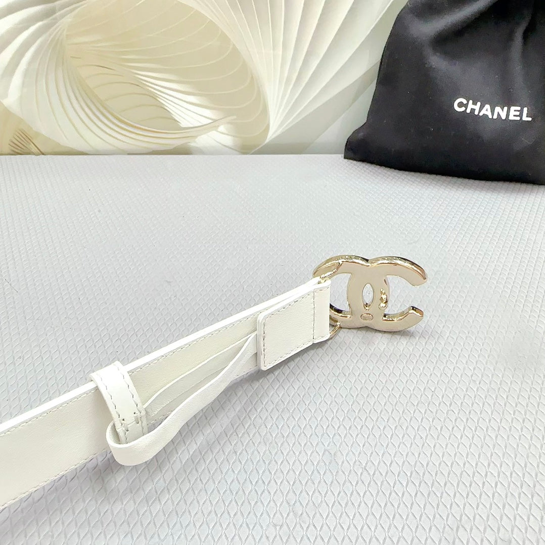 CC BELT 30 MM WHITE CALFSKIN GOLD HARDWARE WITH WHITE MIX BLACK LOGO - 30