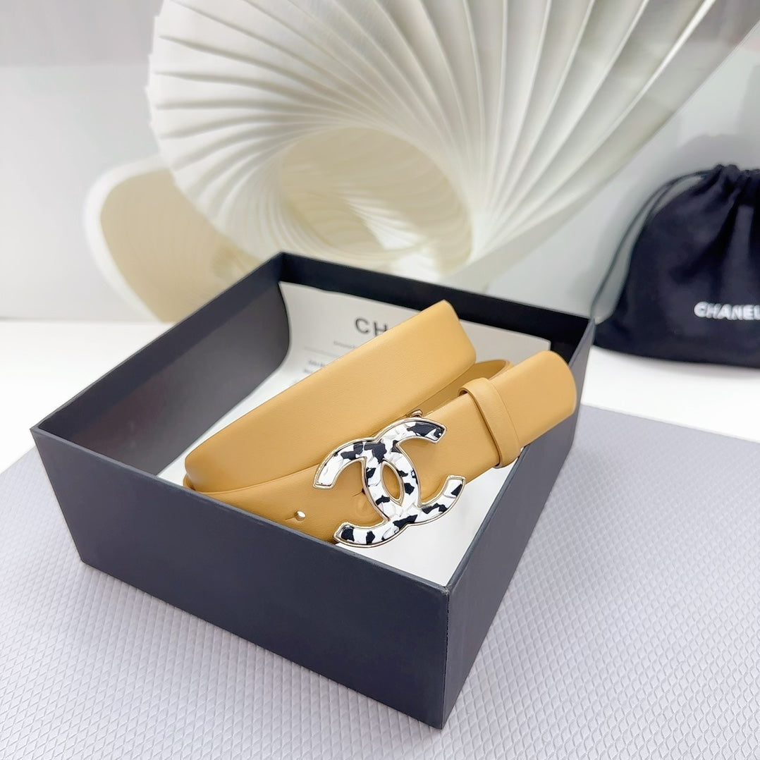 CC 30MM BELT IN GOLDENROD BROWN SHINNY CALFSKIN WHITE LOGO - 30
