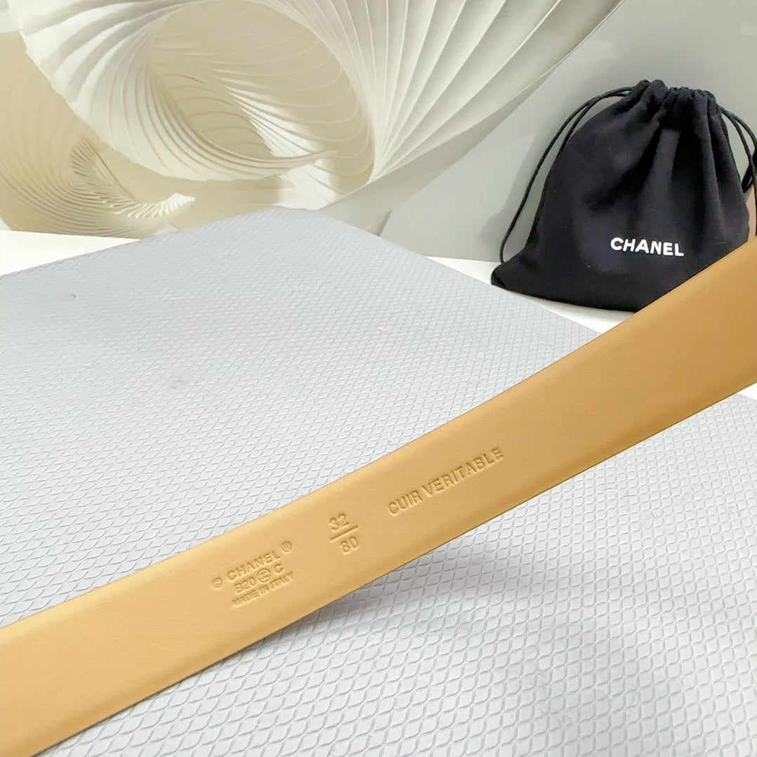 CC 30MM BELT IN GOLDENROD BROWN SHINNY CALFSKIN WHITE LOGO - 30
