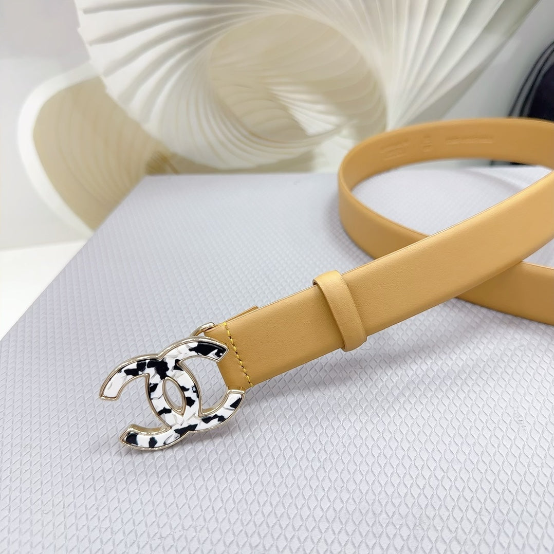CC 30MM BELT IN GOLDENROD BROWN SHINNY CALFSKIN WHITE LOGO - 30