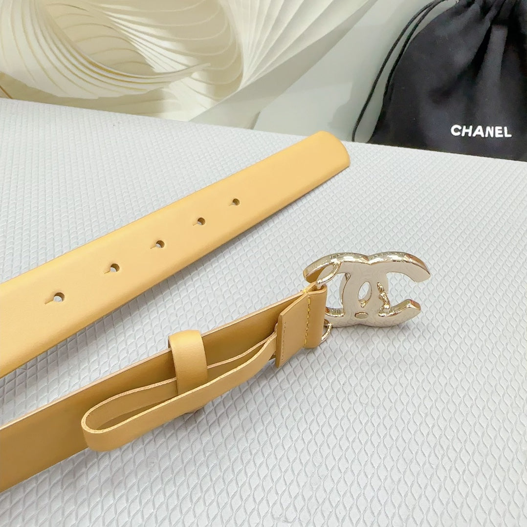 CC 30MM BELT IN GOLDENROD BROWN SHINNY CALFSKIN WHITE LOGO - 30