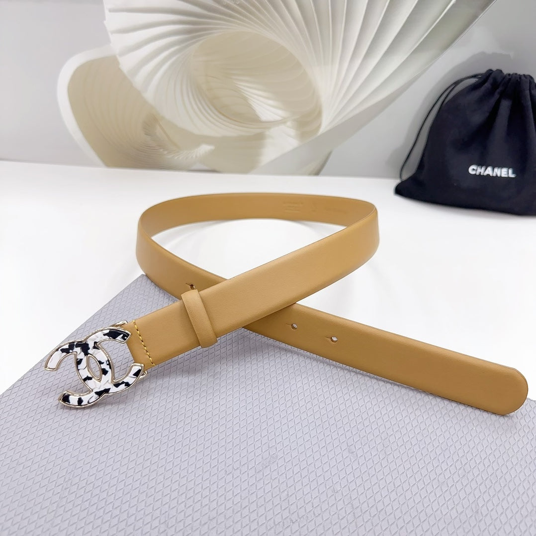 CC 30MM BELT IN GOLDENROD BROWN SHINNY CALFSKIN WHITE LOGO - 30
