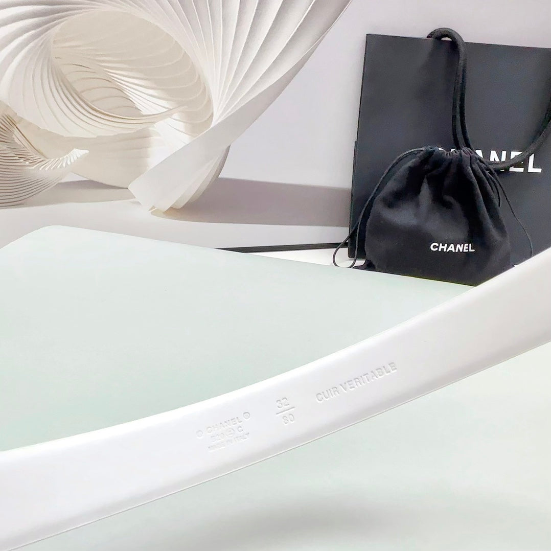 CC 30MM BELT IN WHITE SMOOTH CALFSKIN METAL HARDWARE - 30