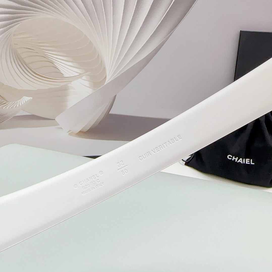 CC 30MM BELT IN WHITE SMOOTH CALFSKIN METAL LOGO - 30