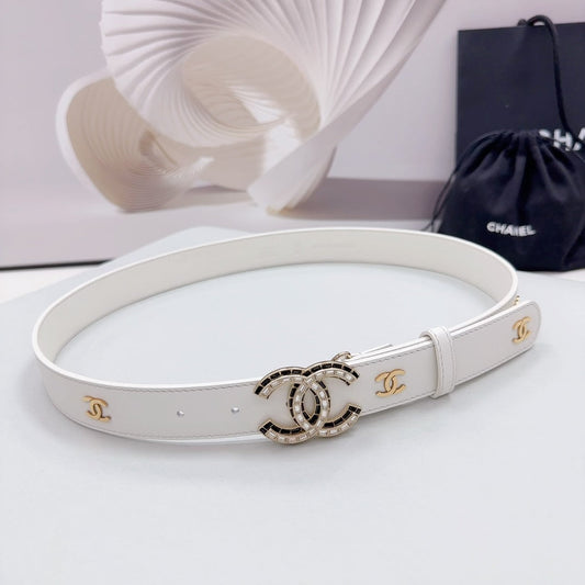 CC 30MM BELT IN WHITE SMOOTH CALFSKIN METAL LOGO GOLD HARDWARE - 30