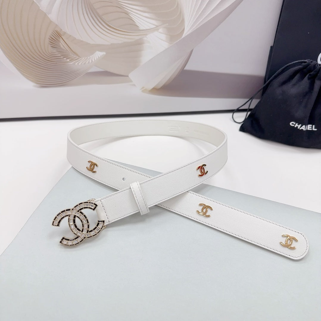 CC 30MM BELT IN WHITE SMOOTH CALFSKIN METAL LOGO GOLD HARDWARE - 30