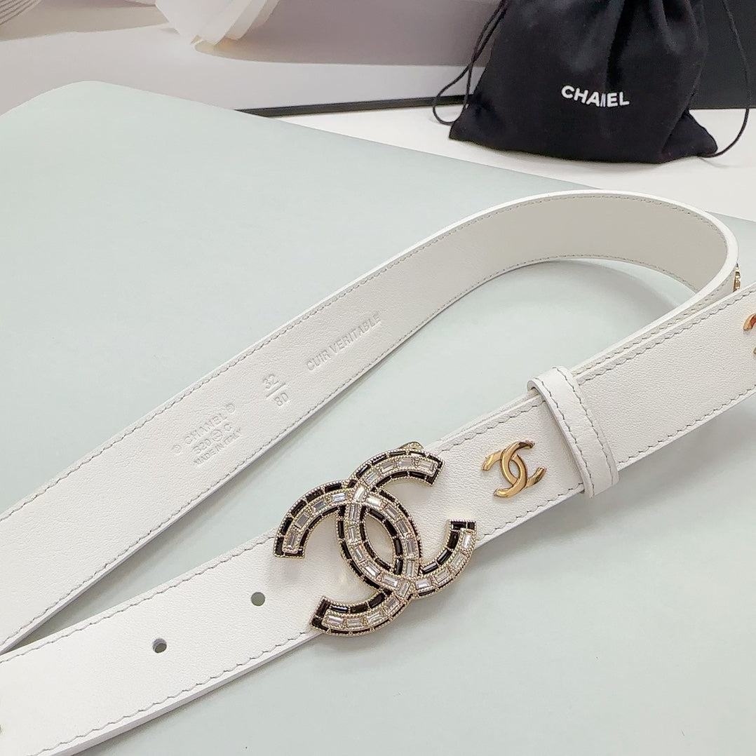 CC 30MM BELT IN WHITE SMOOTH CALFSKIN METAL LOGO GOLD HARDWARE - 30