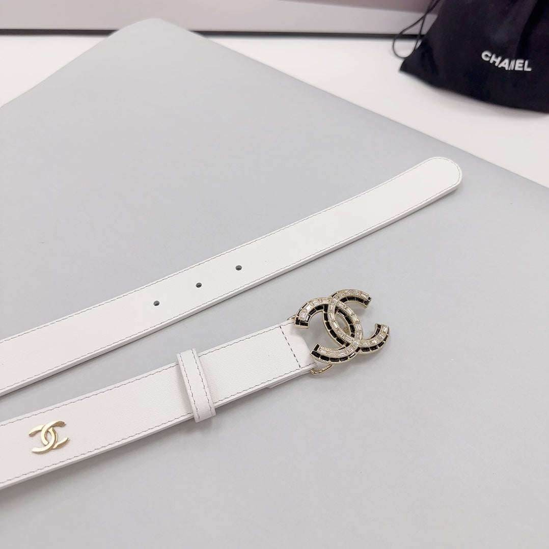 CC 30MM BELT IN WHITE SMOOTH CALFSKIN METAL LOGO GOLD HARDWARE - 30