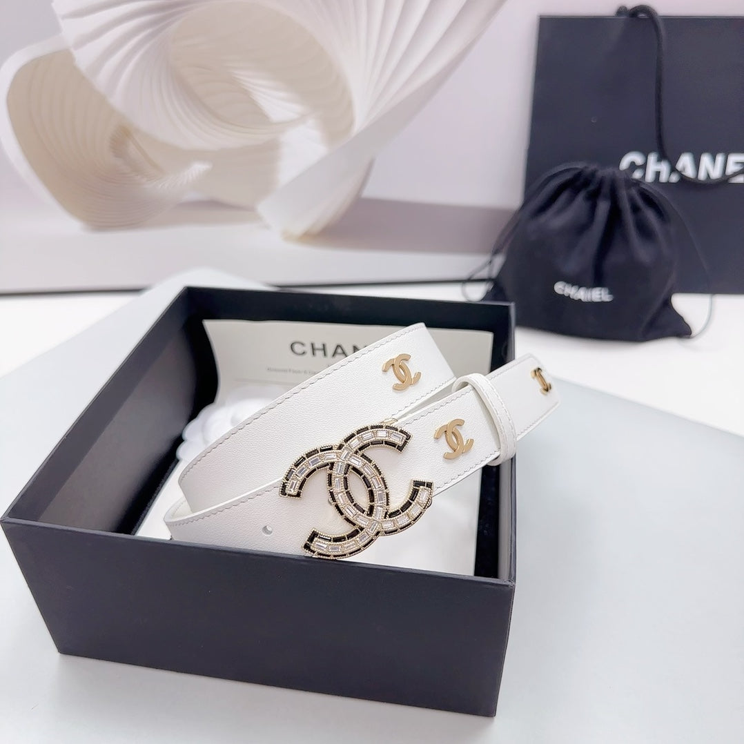 CC 30MM BELT IN WHITE SMOOTH CALFSKIN METAL LOGO GOLD HARDWARE - 30