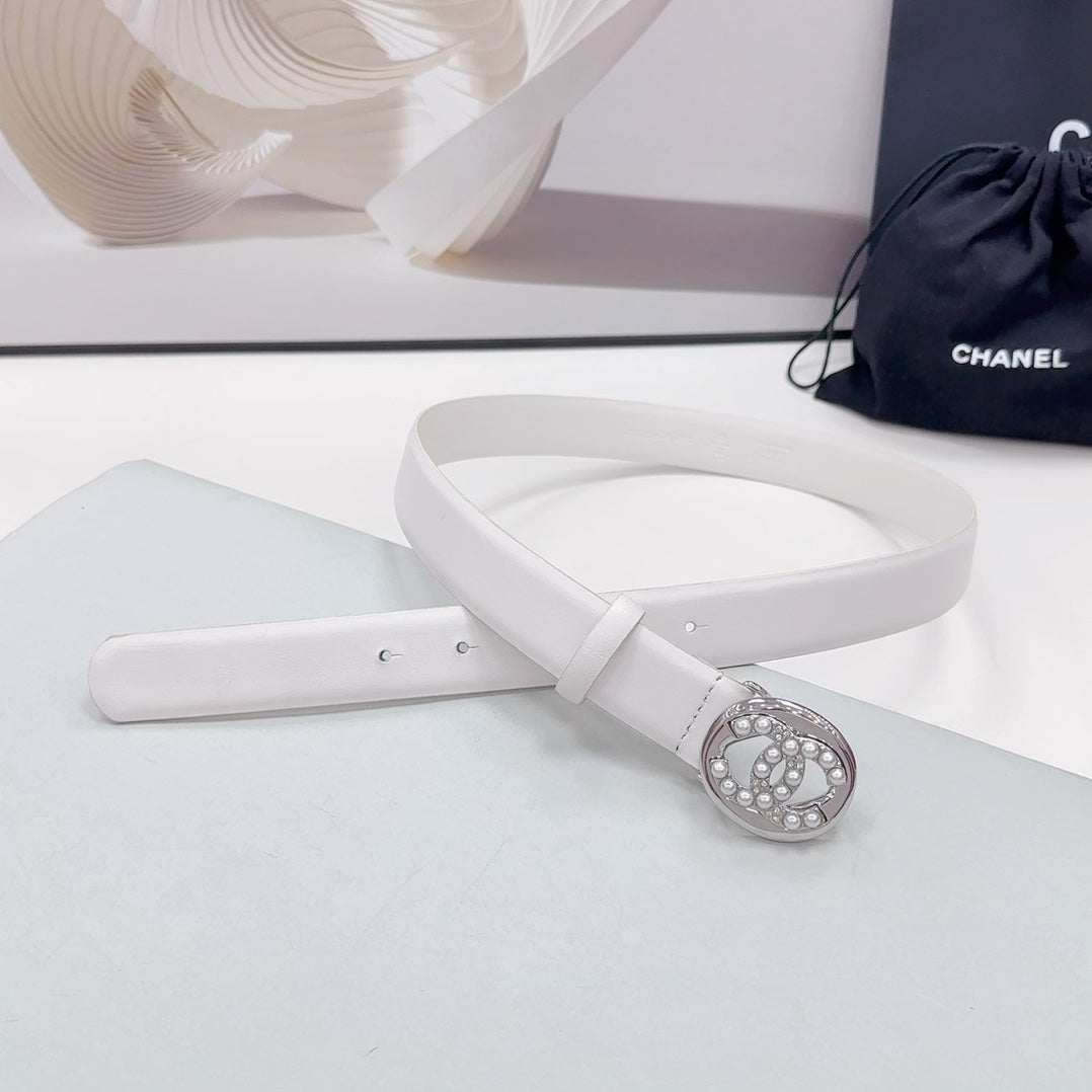 CC 30MM BELT IN WHITE CALFSKIN SILVER HARDWARE ATTACH PEARLS - 30